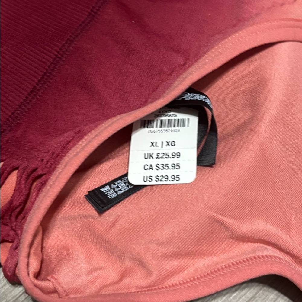 Pink and Red Ombre Sports Bra and Leggings Set - Picture 6 of 6